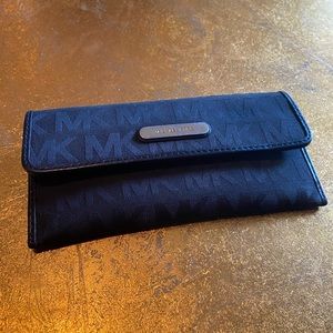 Michael Kors 4 card holder wallet w/zipper